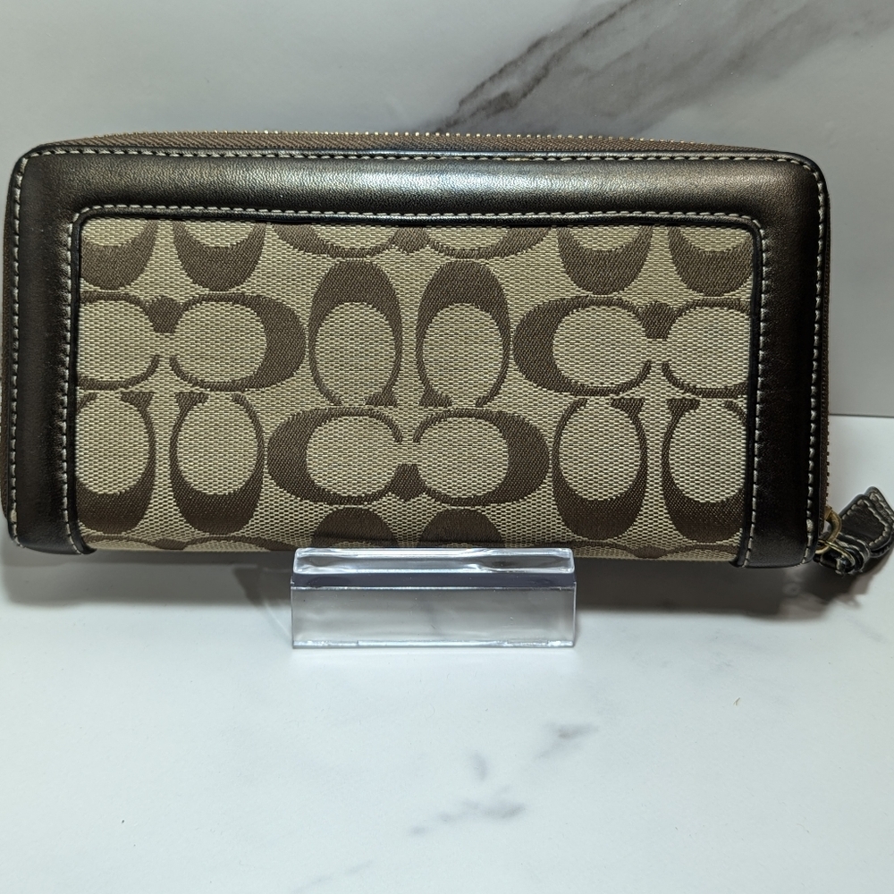 Coach Long Zip Around Signature C Canvas Wallet EUC - Picture 2 of 7